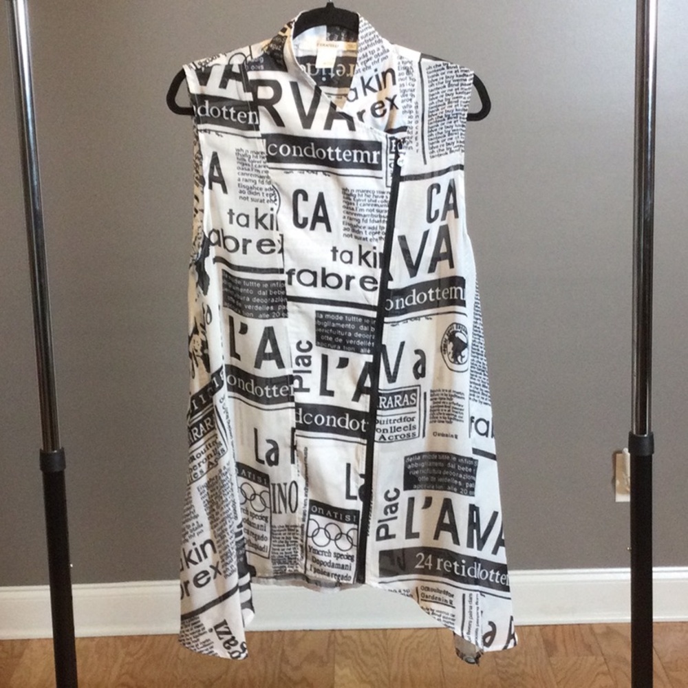 L Feratelli Graphic Black & White Boho Newspaper Print Sleeveless Blouse/Jacket